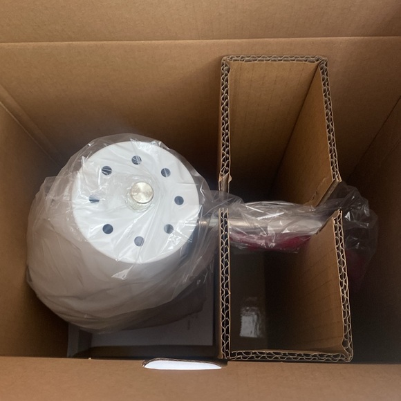 LAMPz® 15.5in Desk Lamp with Adjustable Shade & USB-C Charging Port, New in Box - Picture 6 of 8